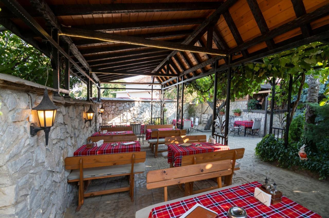 Family Hotel Bunara Brestnik Exterior photo