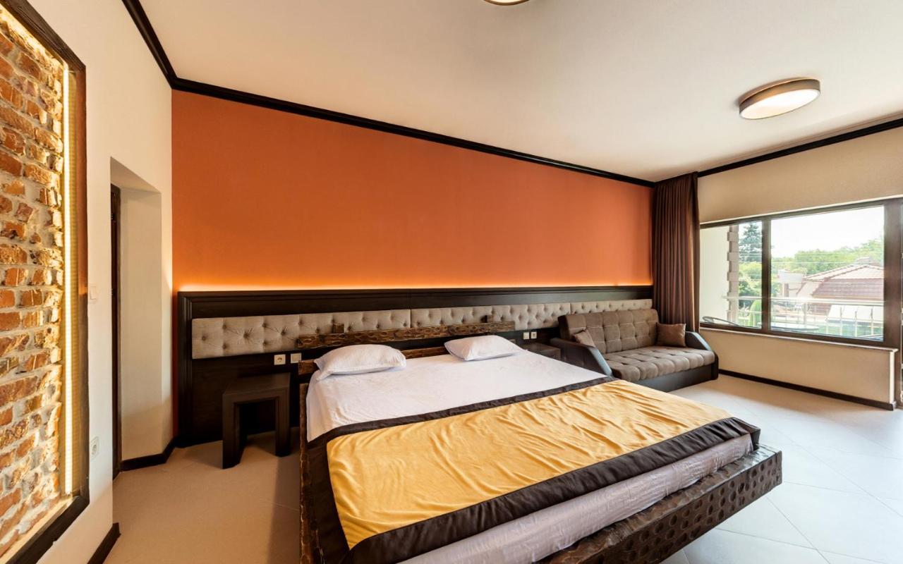 Family Hotel Bunara Brestnik Exterior photo